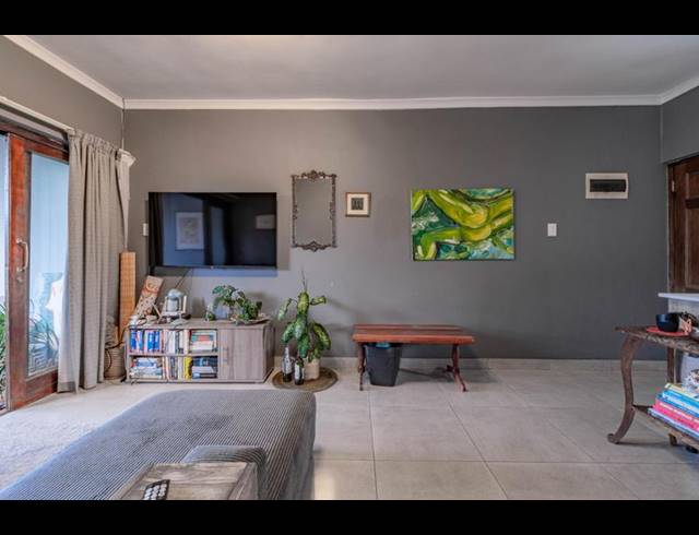 2 BEDROOM APARTMENT FOR SALE IN SHEFFIELD BEACH